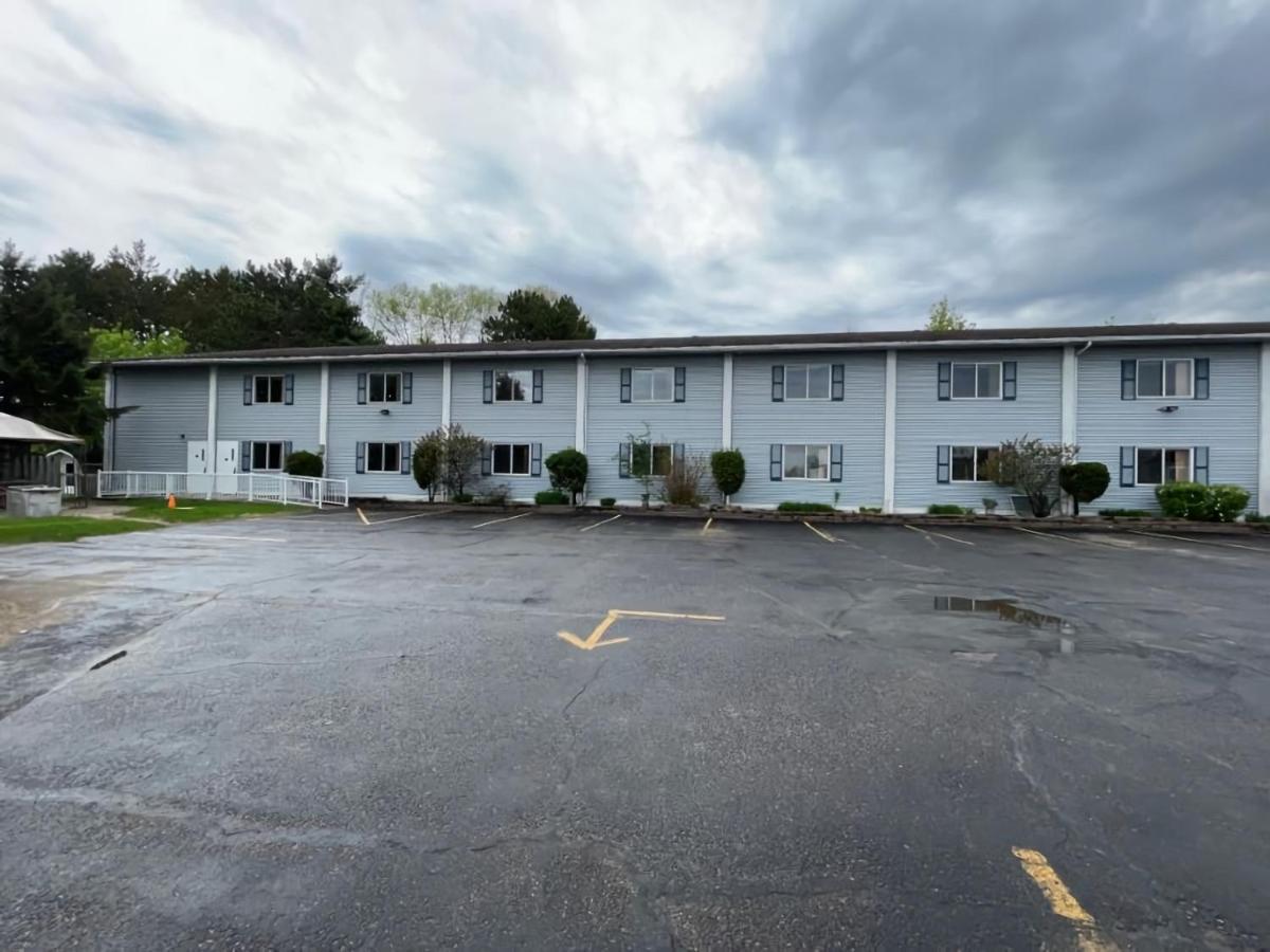 Hotel Super 8 By Wyndham Pembroke Exterior foto
