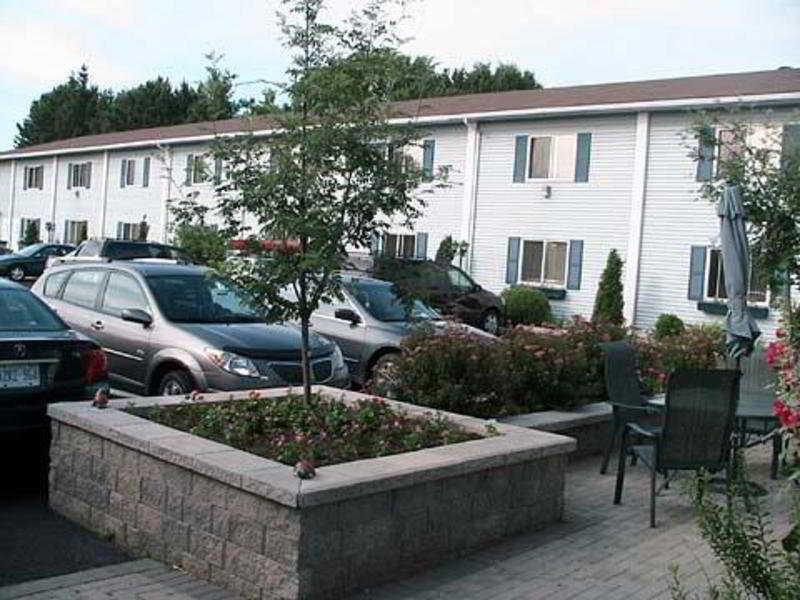 Hotel Super 8 By Wyndham Pembroke Exterior foto