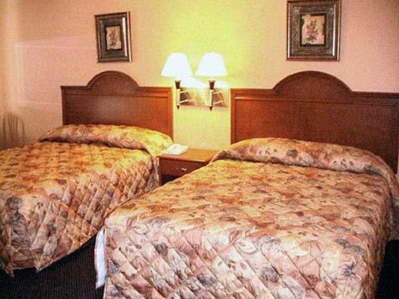 Hotel Super 8 By Wyndham Pembroke Habitación foto
